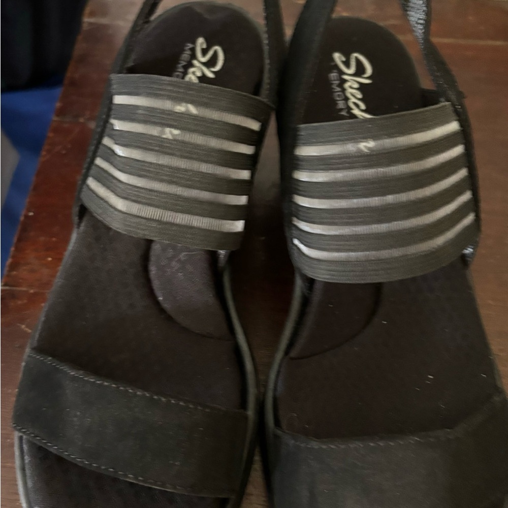 EUC Skechers sandals with memory foam insole 8